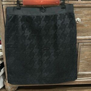 And Taylor loft black houndstooth skirt size 12
